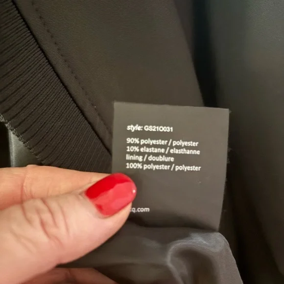 GSTQ Women's Black Cape Jacket - Picture 4 of 10